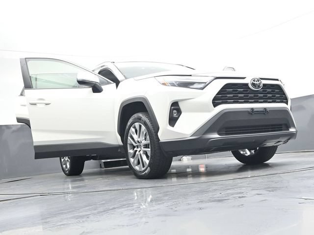 Used 2022 Toyota RAV4 XLE Premium AWD/4WD image 41