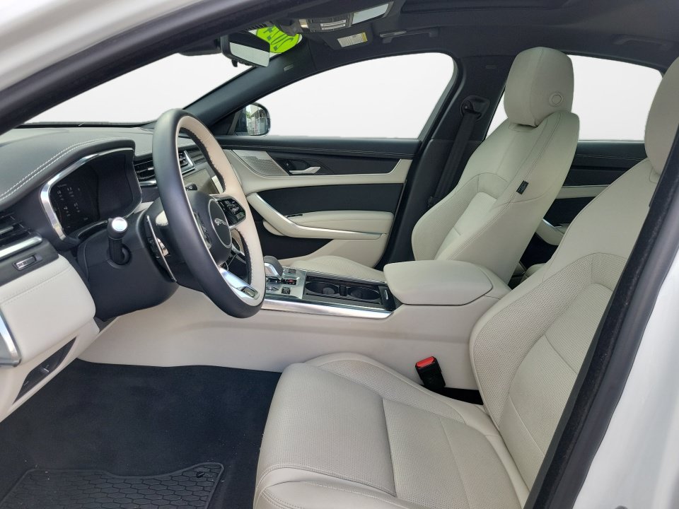 Used 2024 Jaguar XF R-Dynamic SE AWD/4WD image 9