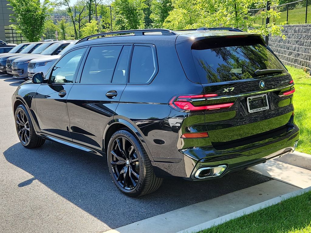 Used 2025 BMW X7 xDrive40i w/ M Sport Package AWD/4WD image 12