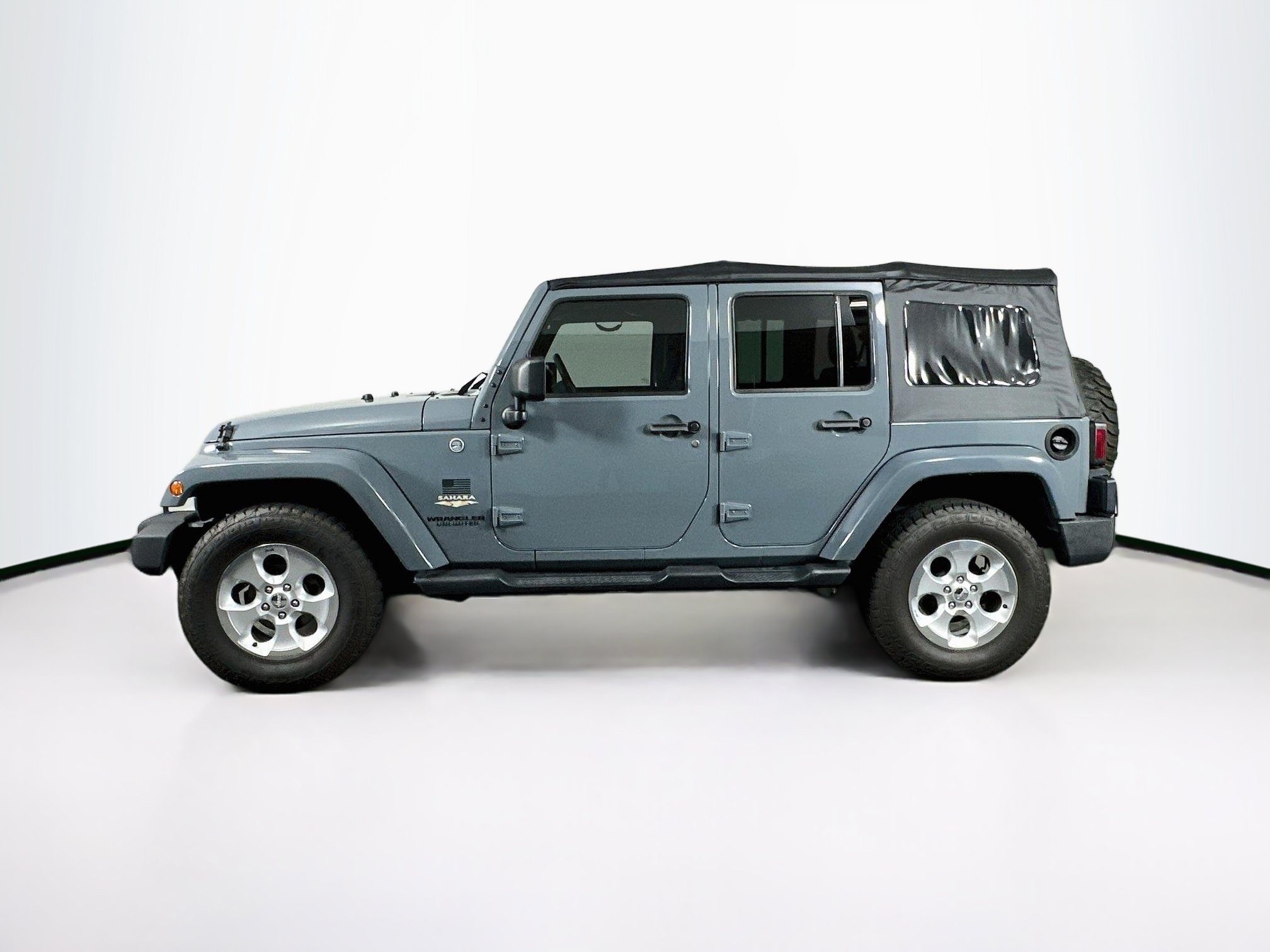 Used 2014 Jeep Wrangler Unlimited Sahara w/ Connectivity Group AWD/4WD image 4