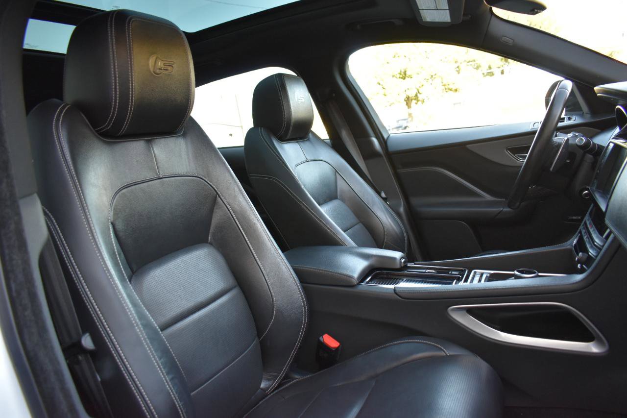 Used 2018 Jaguar F-PACE S AWD/4WD image 31