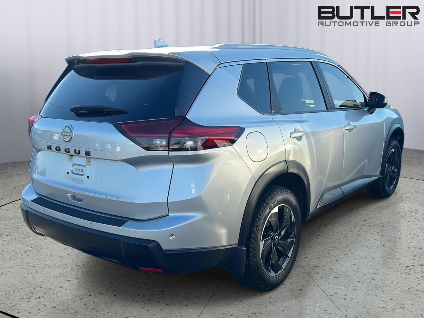 Used 2024 Nissan Rogue SV w/ SV Premium Package image 8