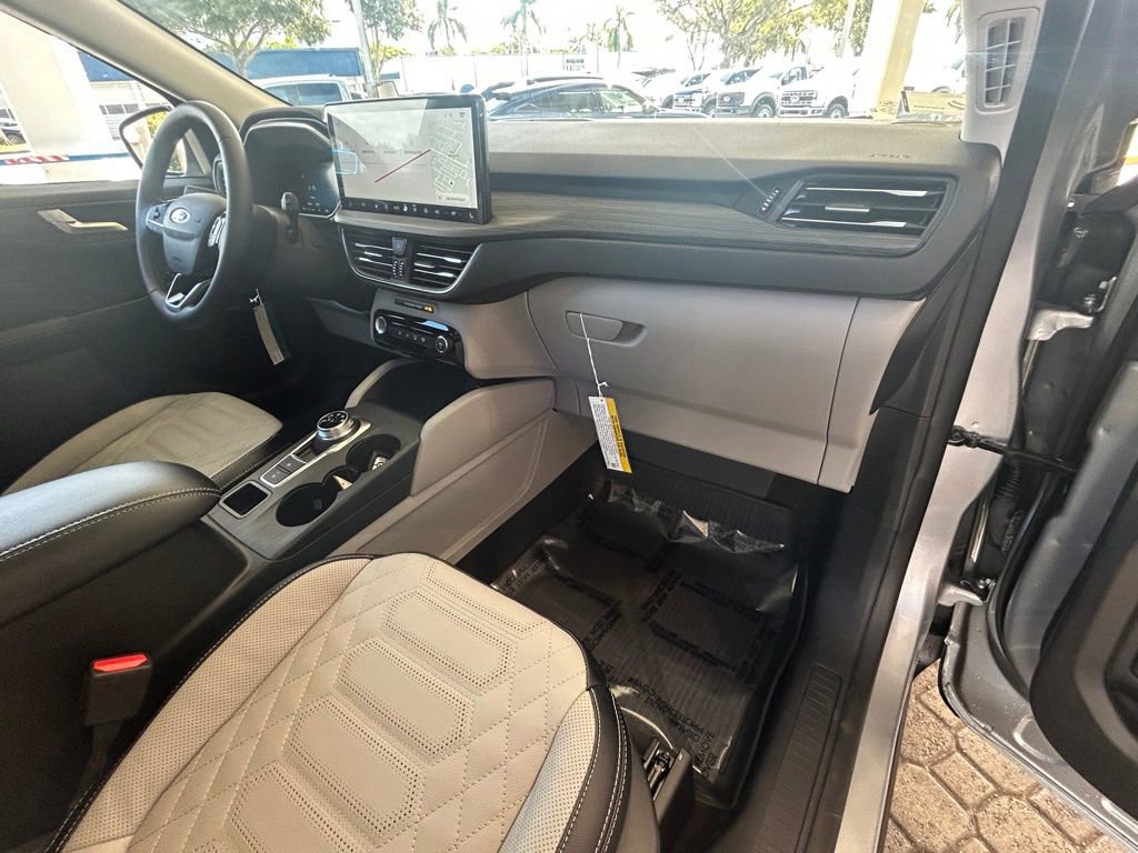 Certified 2024 Ford Escape SE w/ PHEV Premium Package image 28