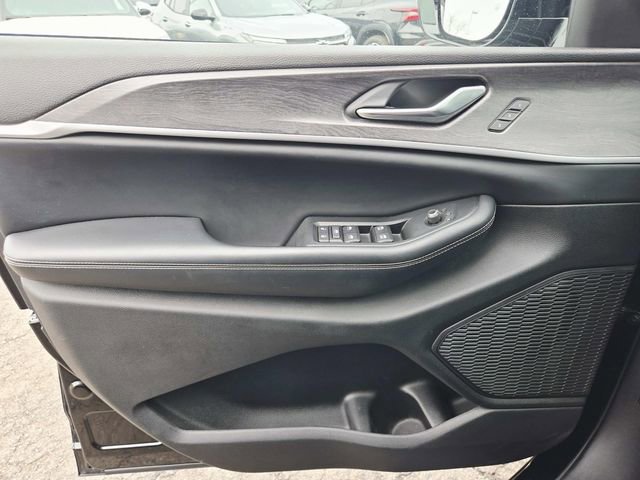 Used 2023 Jeep Grand Cherokee L Limited image 32