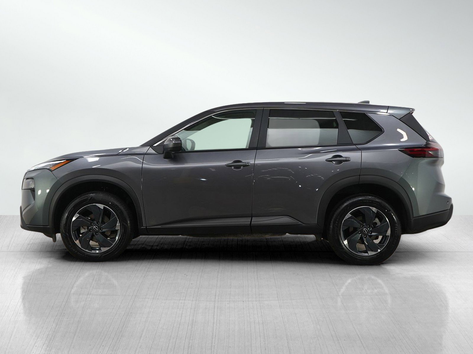 Used 2025 Nissan Rogue SV image 2