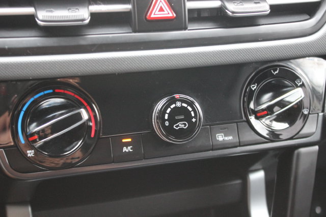 Used 2025 Kia Seltos LX AWD/4WD image 7