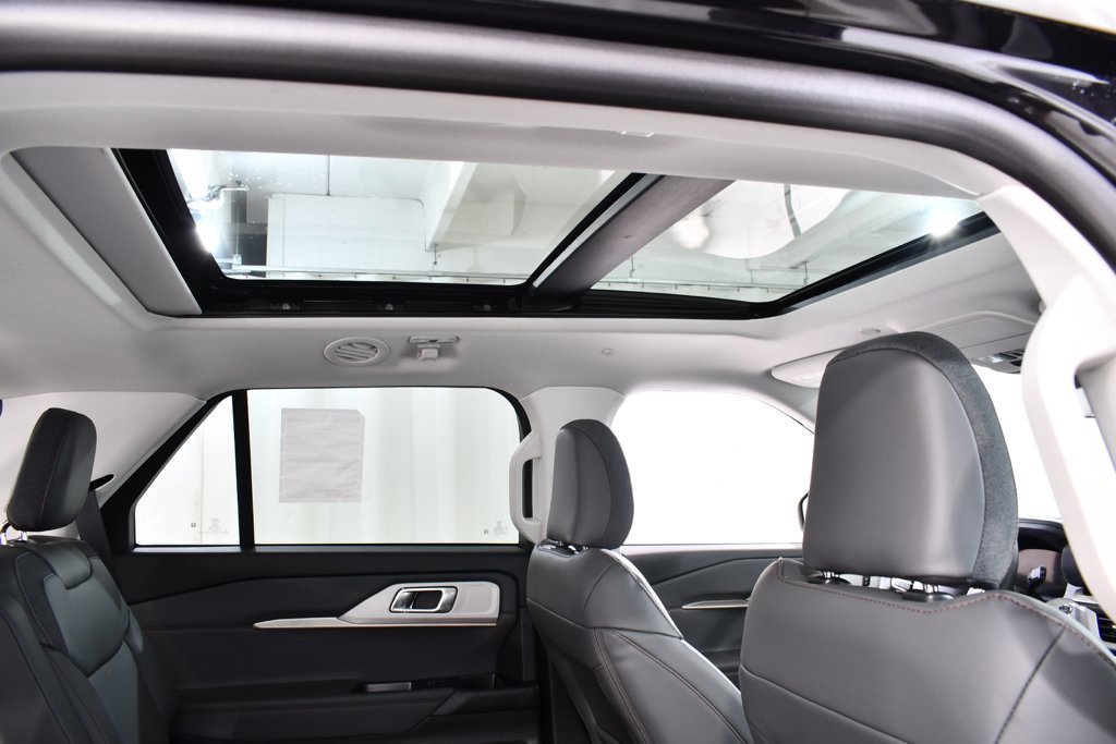 New 2025 Ford Explorer Active w/ Active Comfort Package image 18