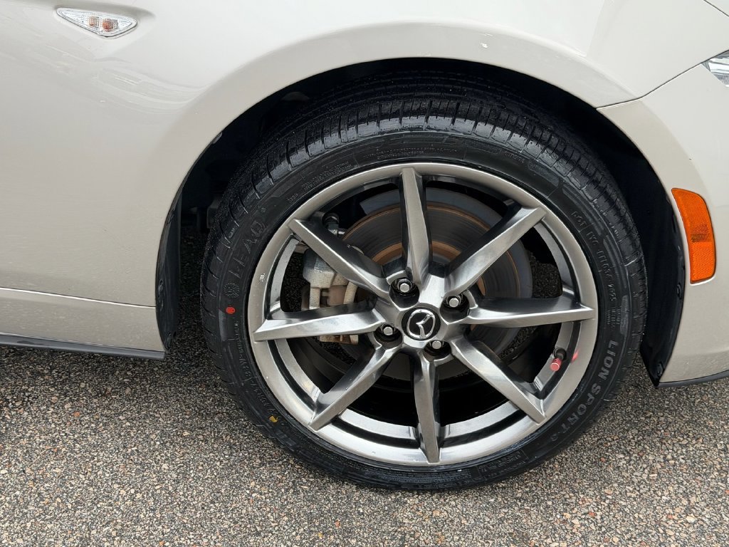 Used 2023 MAZDA MX-5 Miata Grand Touring RWD image 9