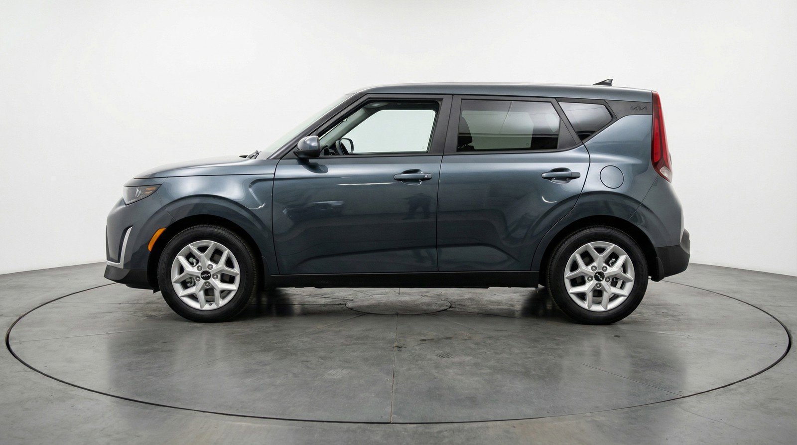 Used 2025 Kia Soul LX w/ LX Technology Package image 5