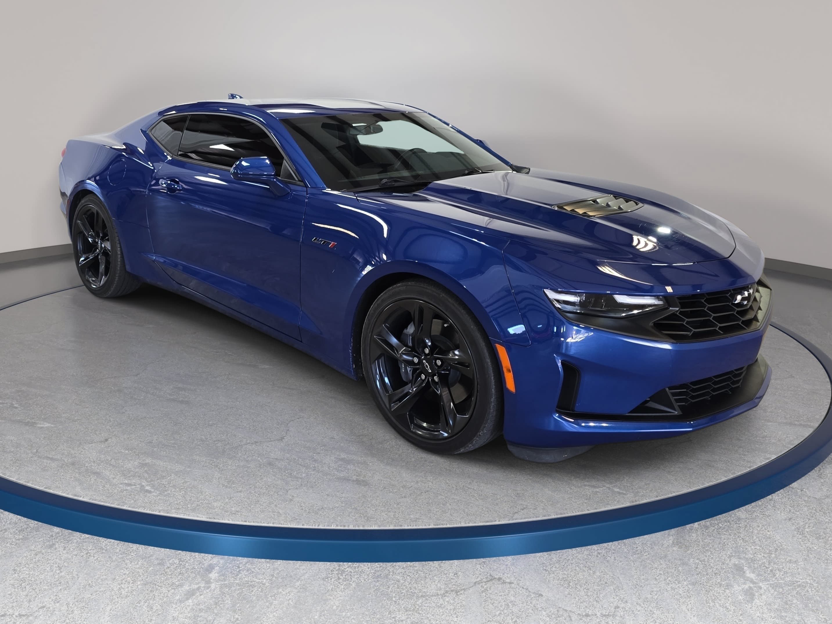 Used 2023 Chevrolet Camaro LT w/ Technology Package RWD image 4
