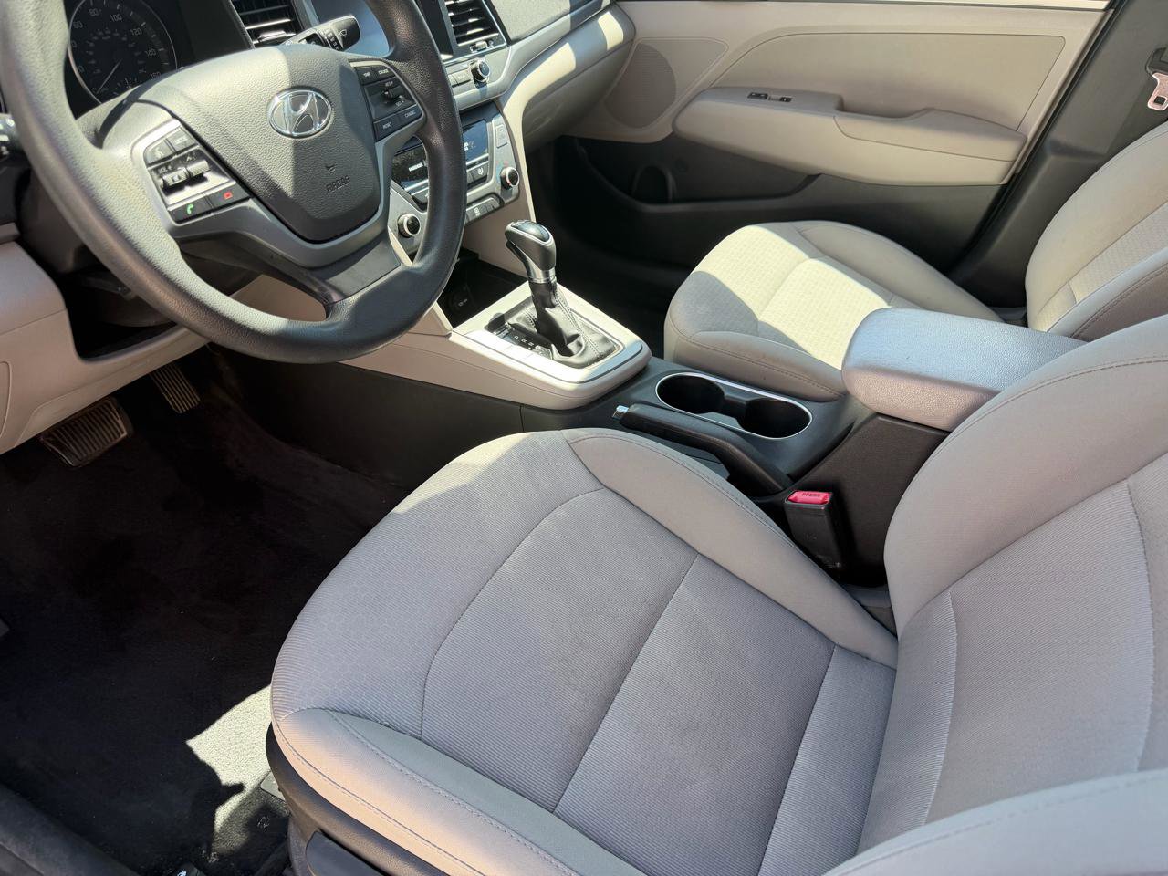 Used 2017 Hyundai Elantra SE image 13