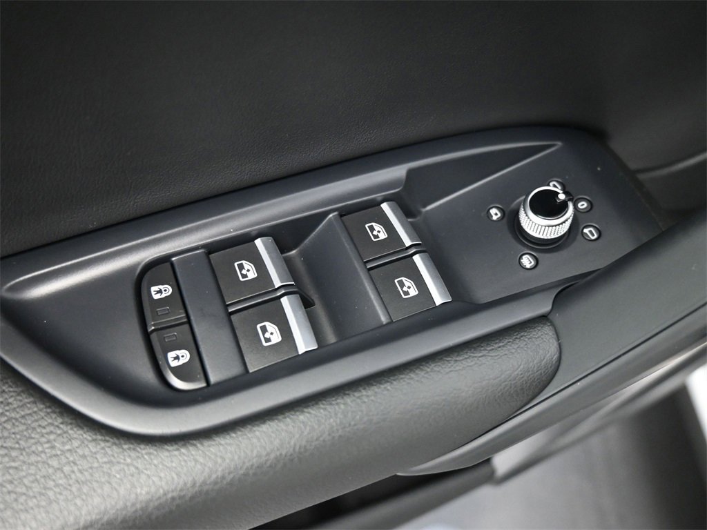 Used 2024 Audi Q5 2.0T Premium w/ Convenience Package image 4