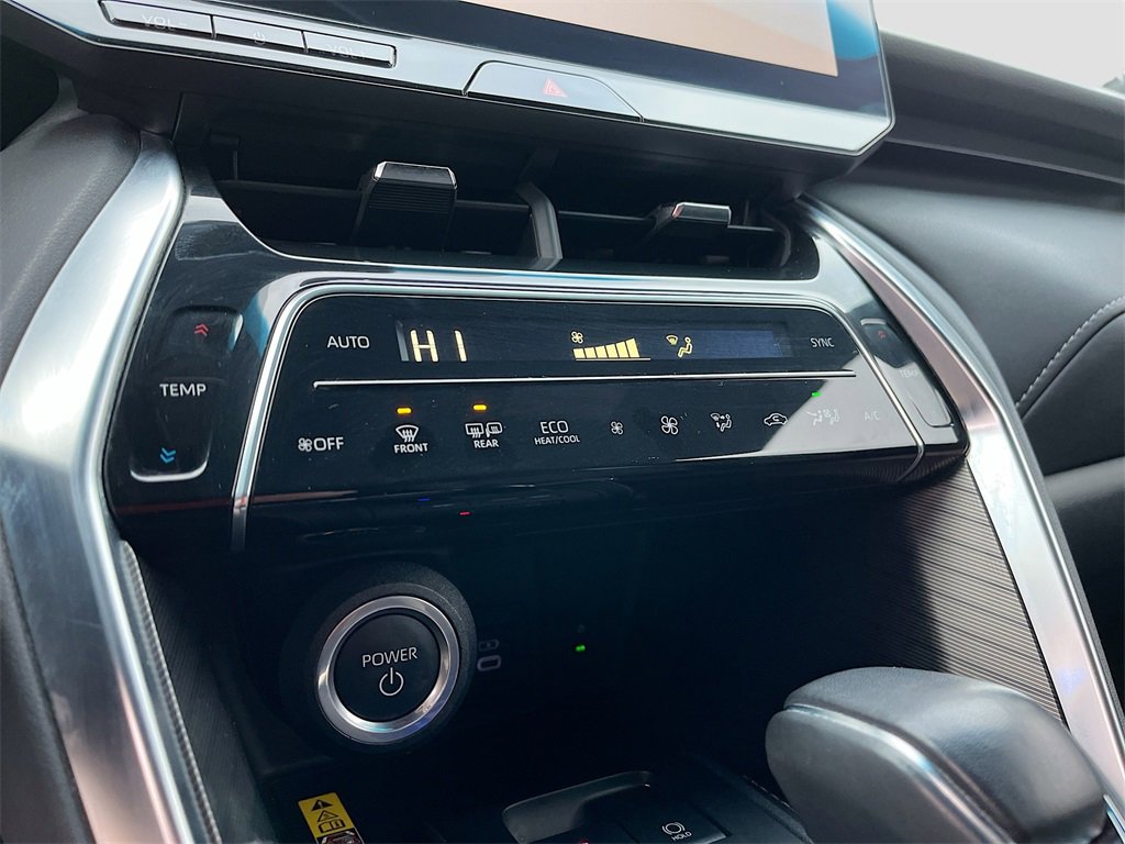 Used 2024 Toyota Venza XLE image 15