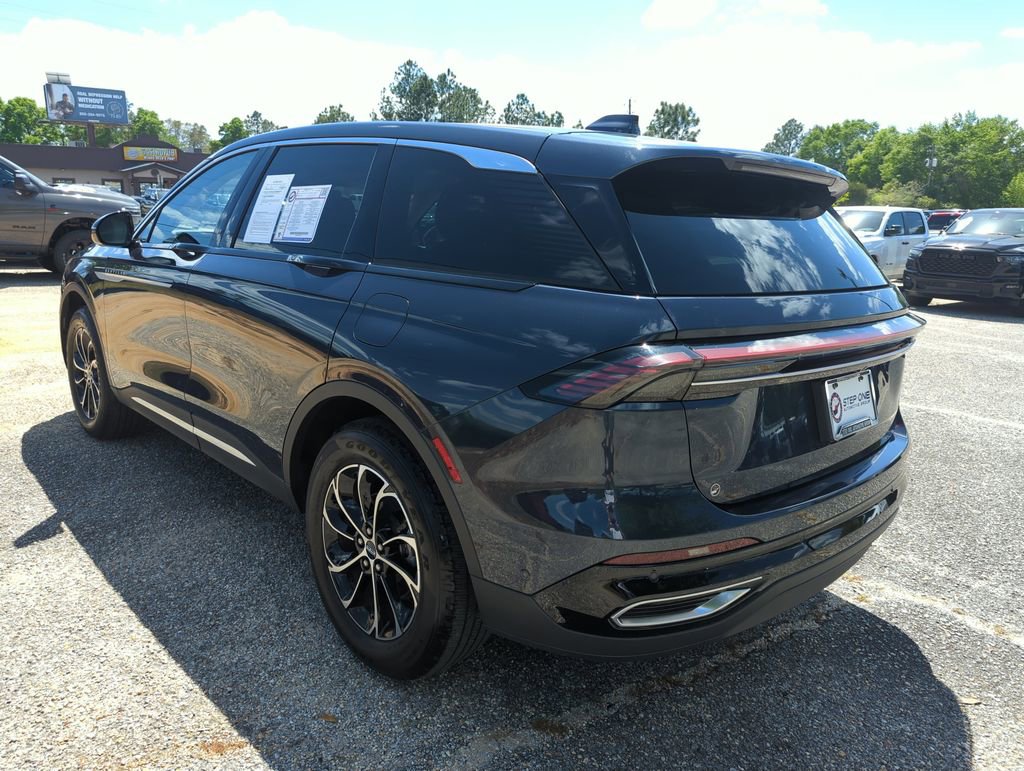 Used 2024 Lincoln Nautilus Premier image 5
