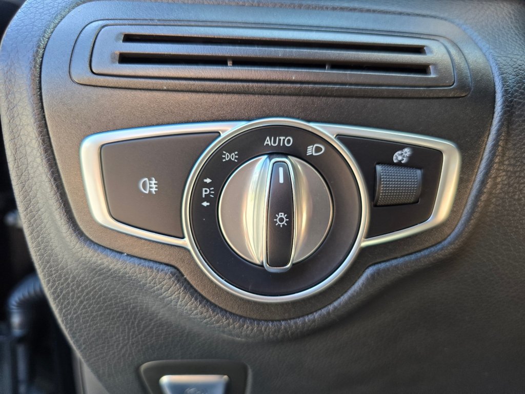 Used 2019 Mercedes-Benz GLC 300 4MATIC image 54