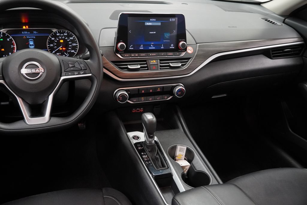 Used 2025 Nissan Altima 2.5 SV FWD image 24