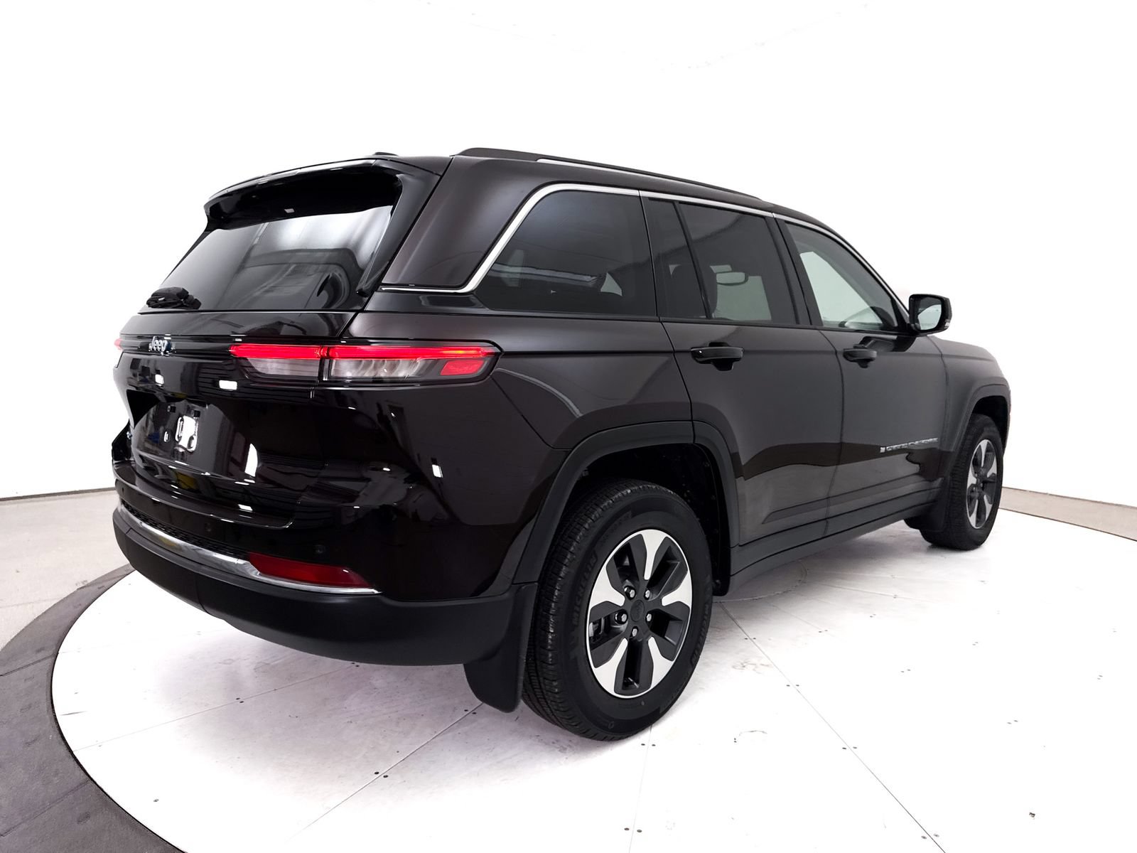 Used 2022 Jeep Grand Cherokee Limited 4xe w/ MOPAR Finishing Package AWD/4WD image 21