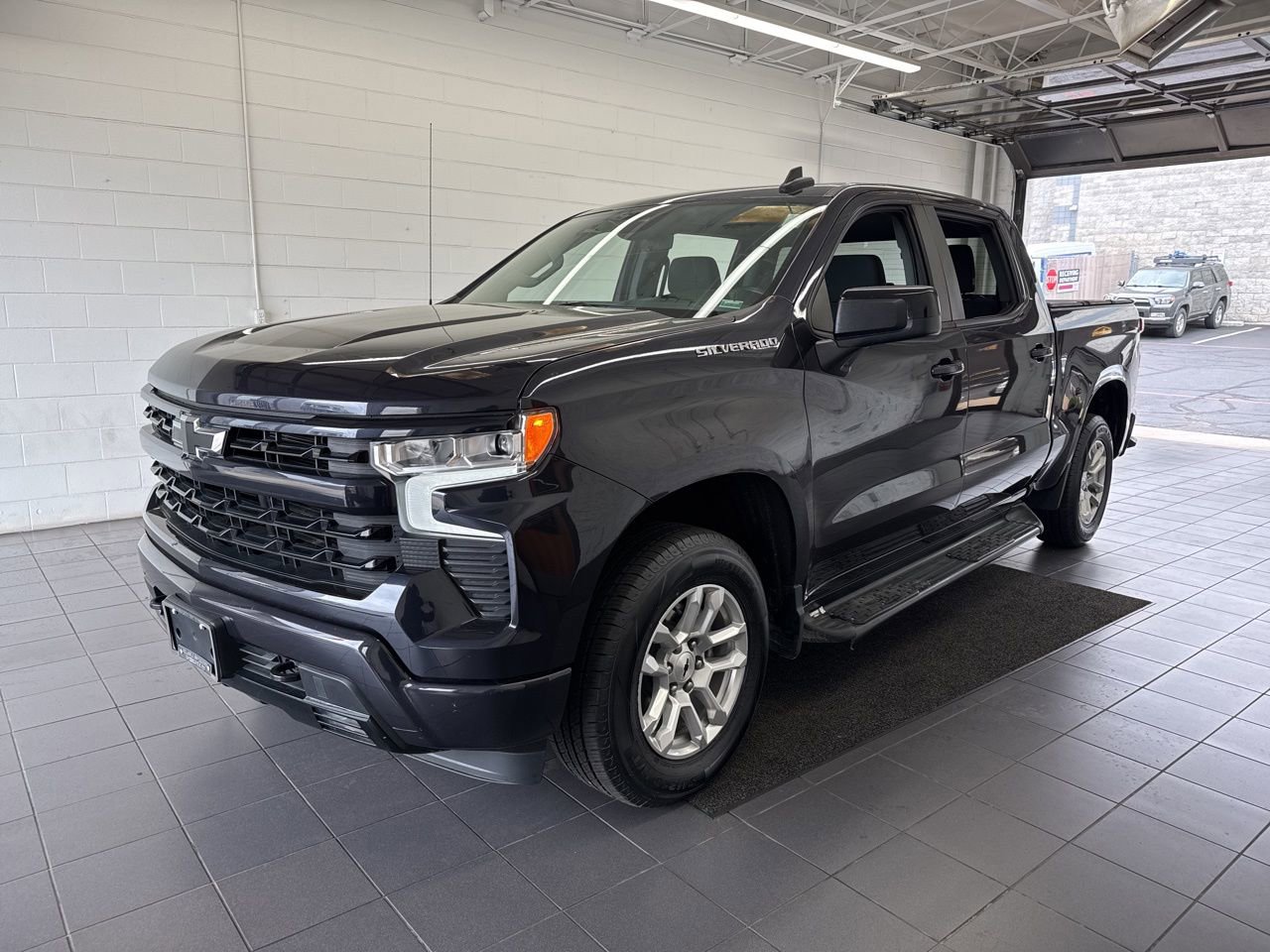 Used 2023 Chevrolet Silverado 1500 RST image 4