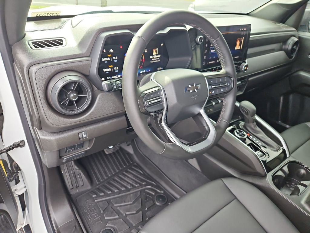 Used 2025 Chevrolet Colorado Trail Boss w/ Off-Road Front Bumper Package image 13