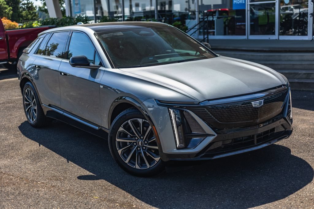 Used 2024 Cadillac Lyriq Sport RWD image 2