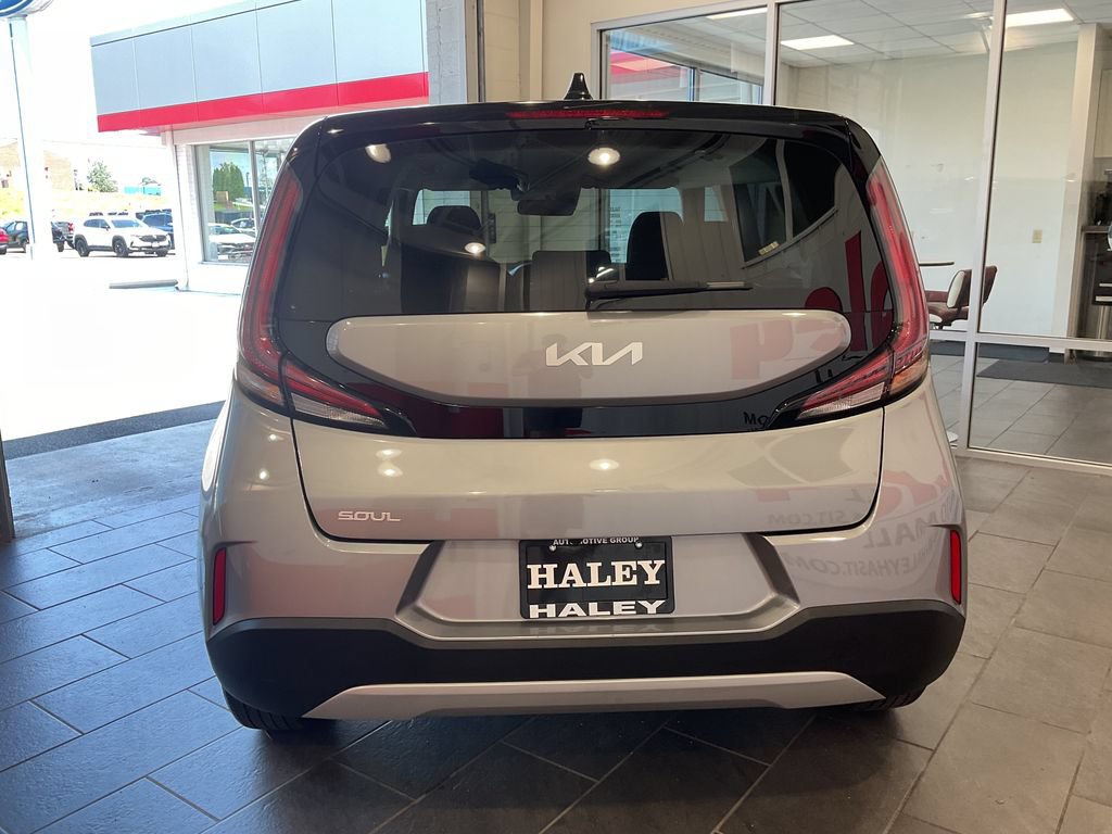 Used 2025 Kia Soul LX FWD image 7