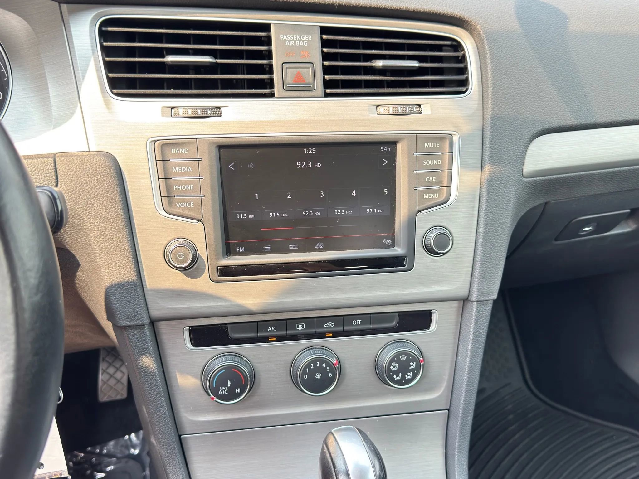 Used 2016 Volkswagen Golf S image 18