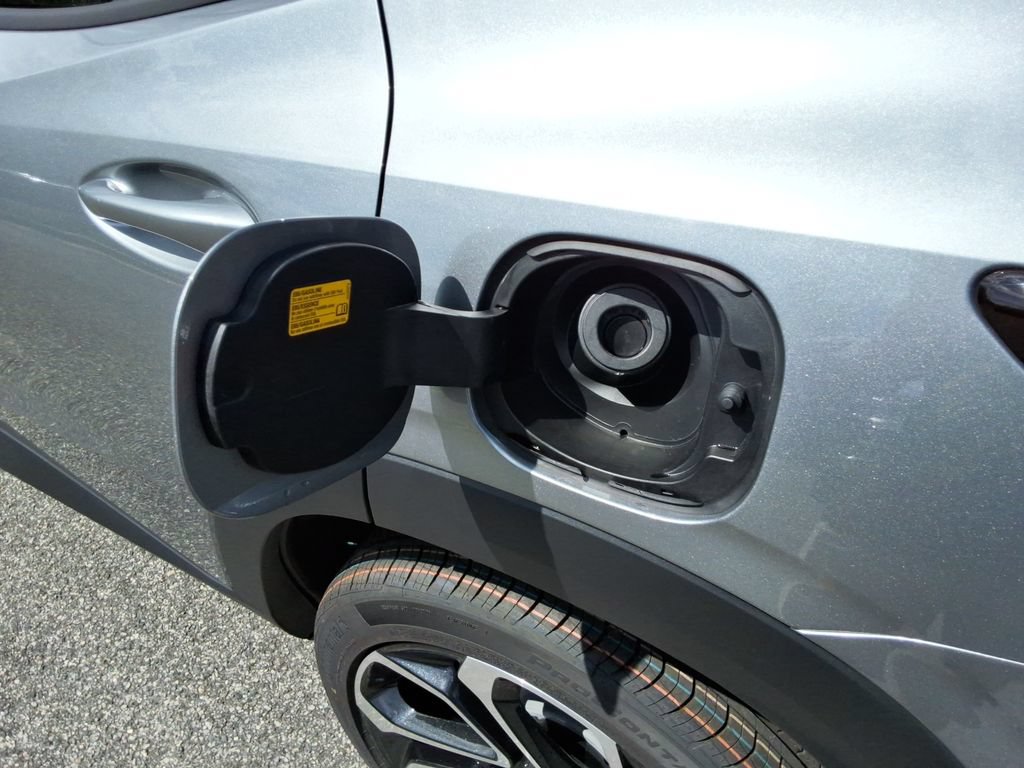 New 2026 Chevrolet Trax RS w/ Sunroof Package FWD image 12