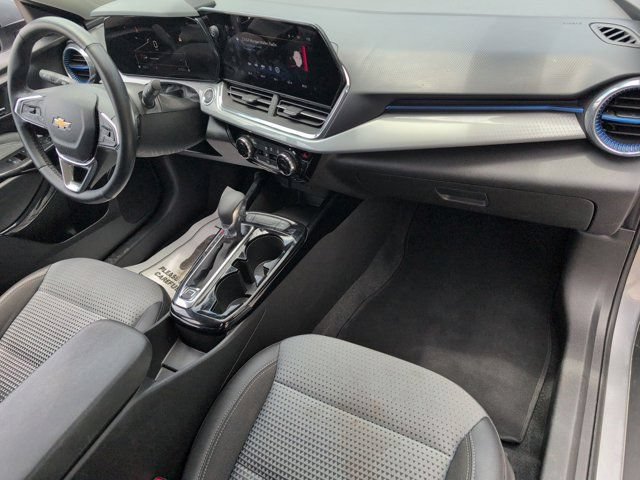 Used 2025 Chevrolet Trax LT w/ LT Convenience Package FWD image 31