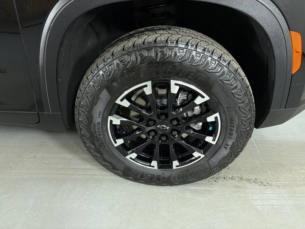 Used 2025 Chevrolet Traverse Z71 AWD/4WD image 10