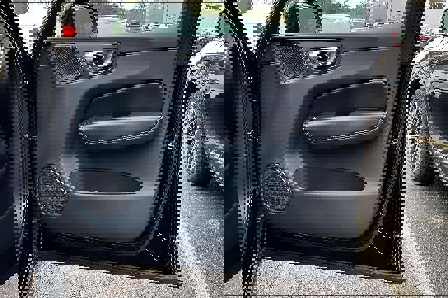 Certified 2023 Volvo XC60 B5 Plus w/ Climate Package image 22