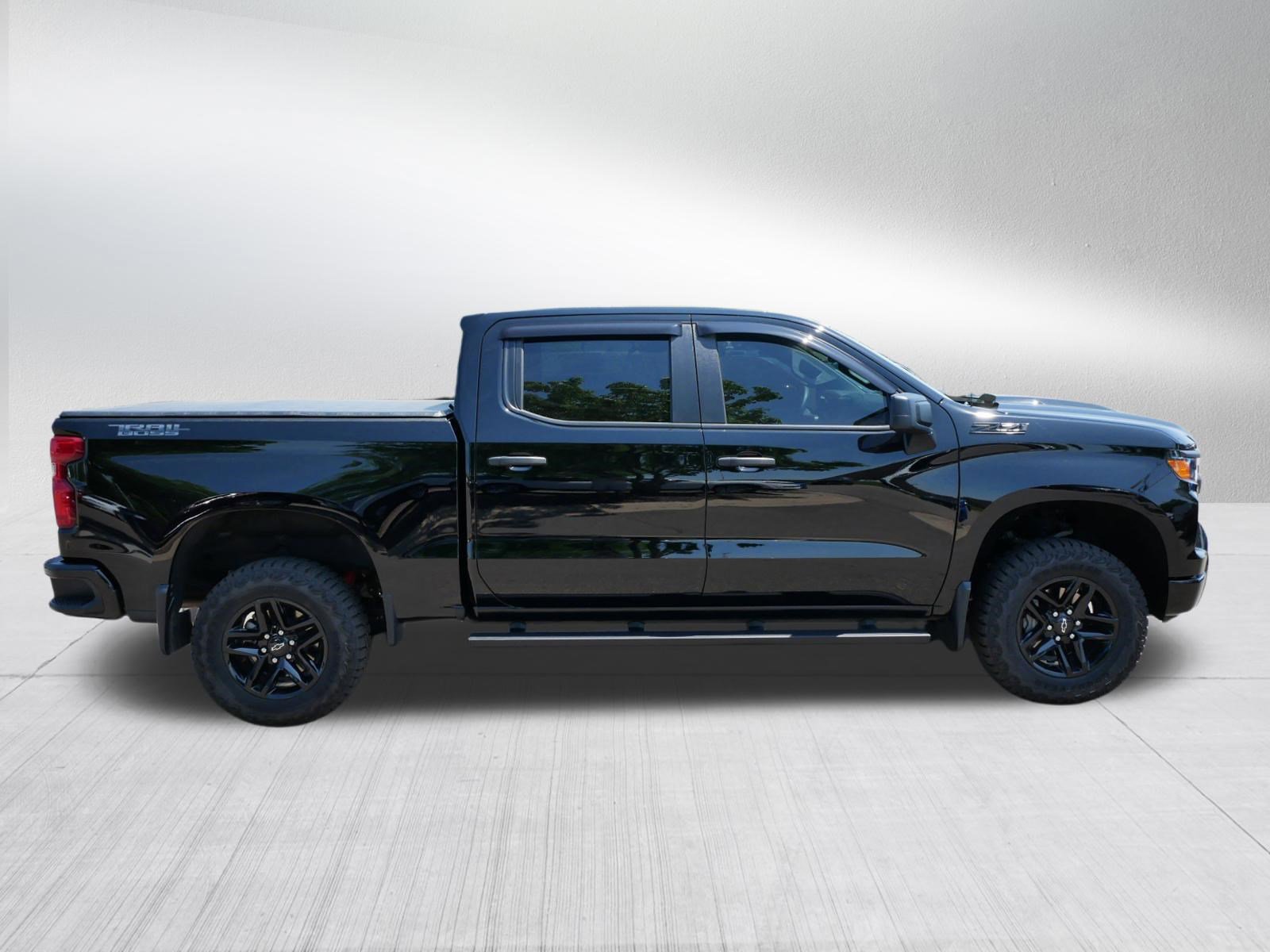 Used 2025 Chevrolet Silverado 1500 Custom Trail Boss w/ Midnight Edition AWD/4WD image 8