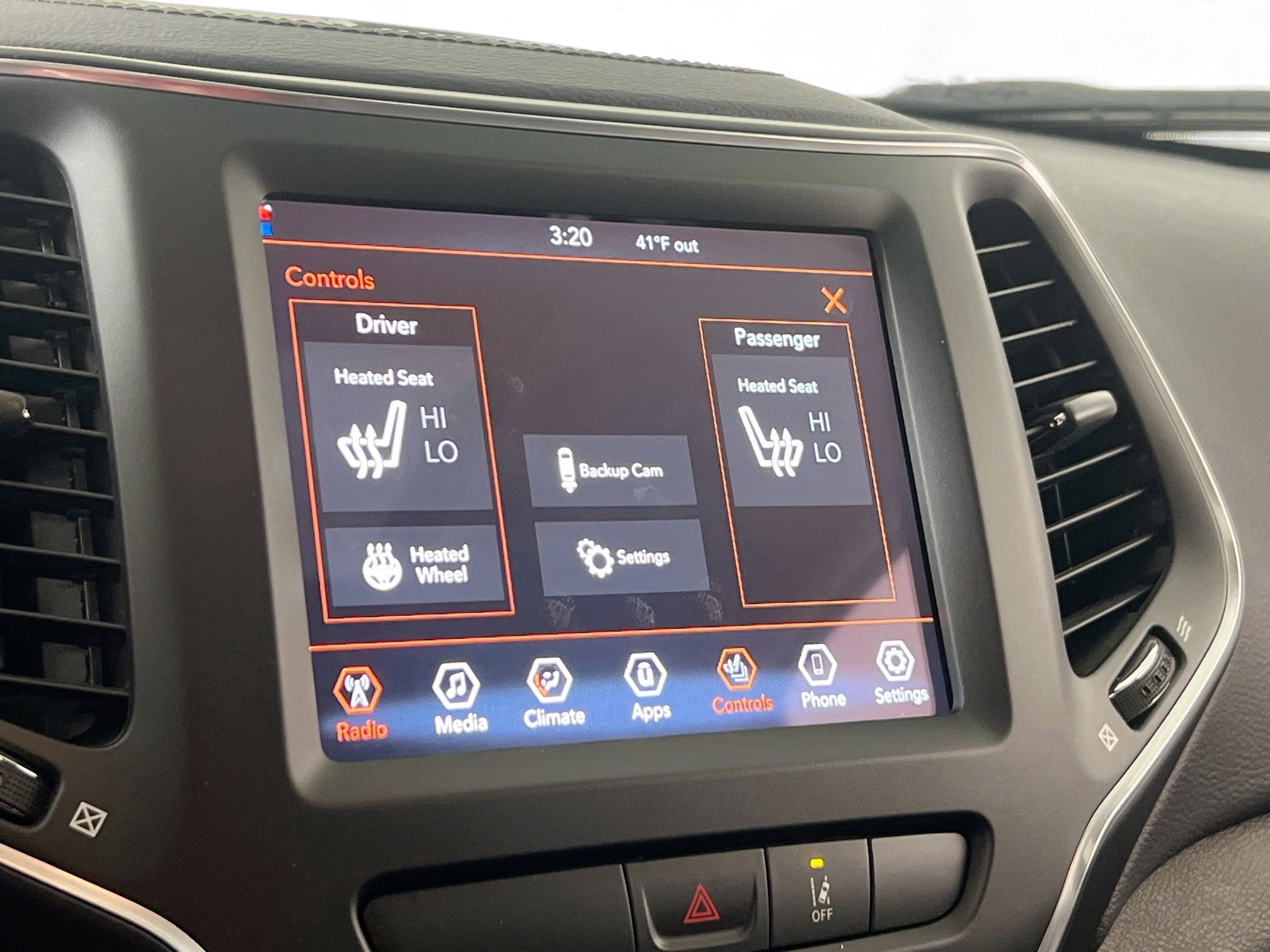 Used 2022 Jeep Cherokee Latitude w/ Sun & Sound Group AWD/4WD image 18