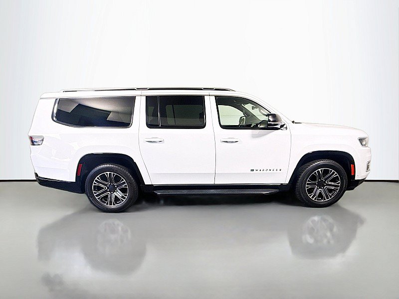 Used 2023 Jeep Wagoneer L Series II AWD/4WD image 8