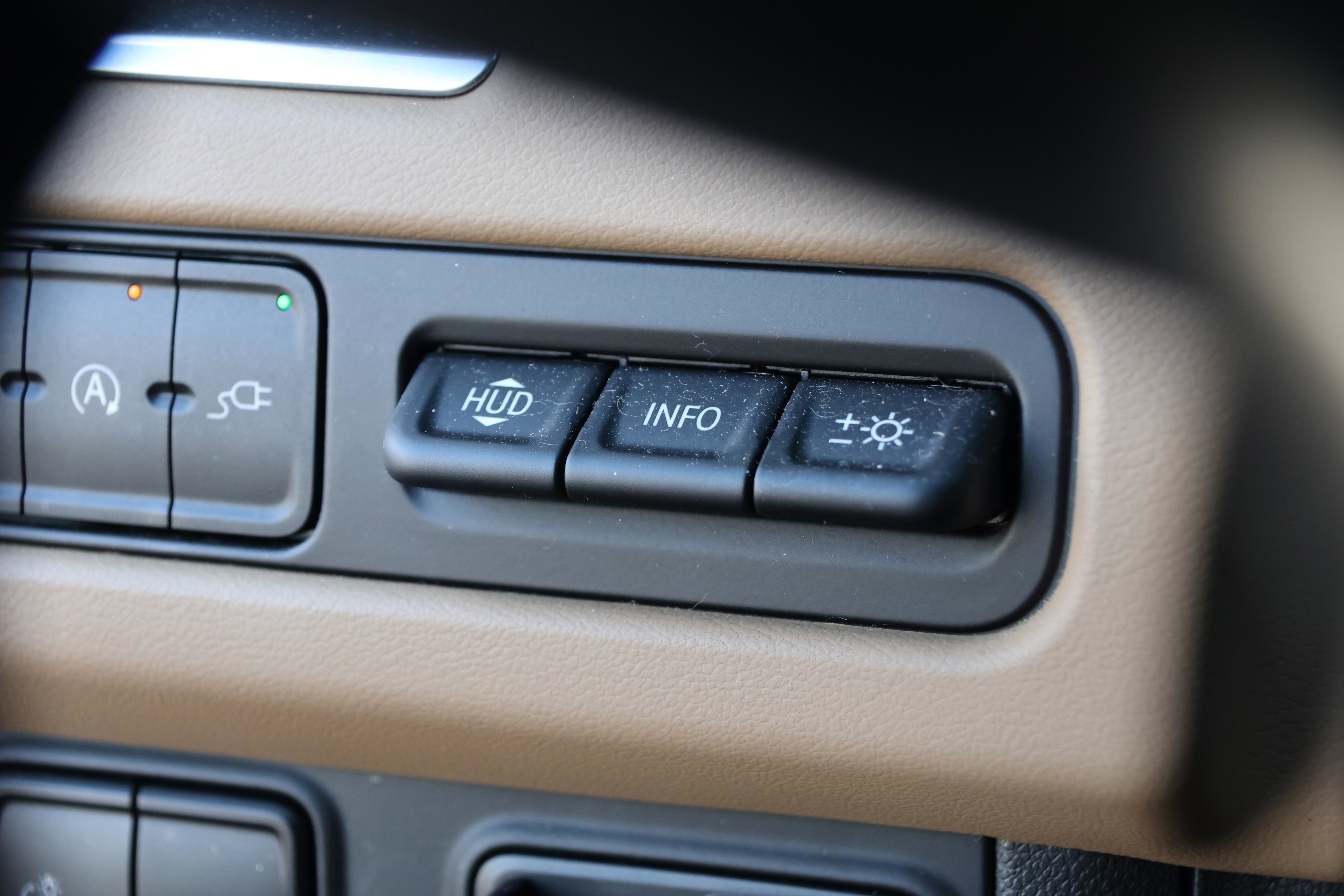 Used 2021 Chevrolet Suburban Premier w/ Premium Package image 18