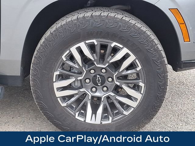 Used 2025 Chevrolet Suburban Z71 AWD/4WD image 32