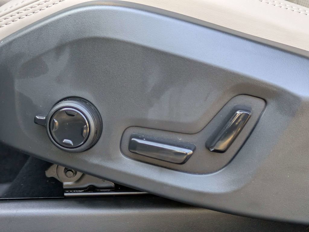 New 2025 Volvo XC90 B6 Ultra image 21