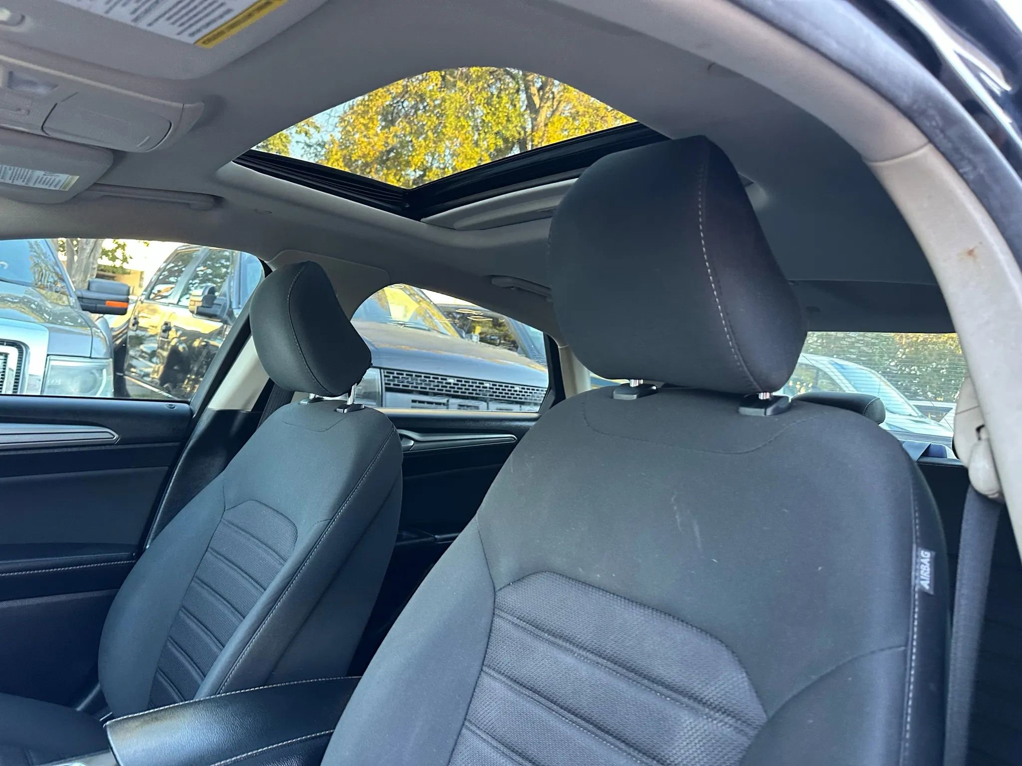 Used 2020 Ford Fusion SE image 15