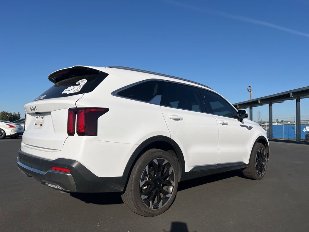 Used 2025 Kia Sorento EX w/ Panoramic Sunroof Package image 5