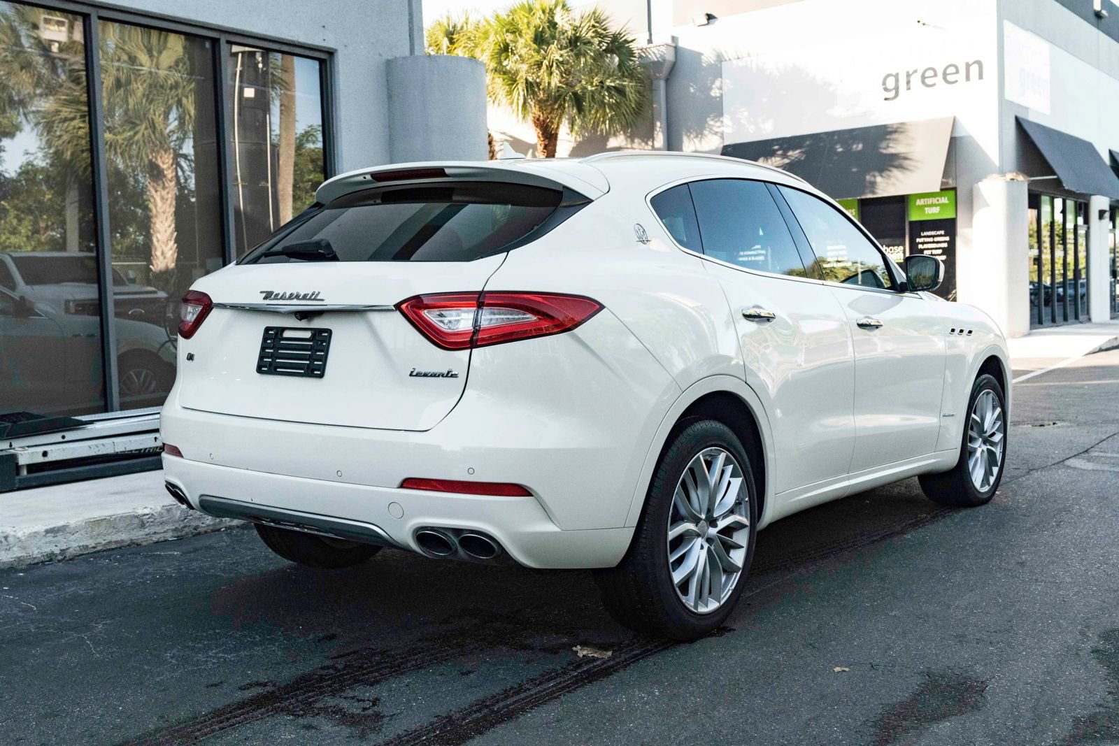 Used 2019 Maserati Levante GranLusso AWD/4WD image 12