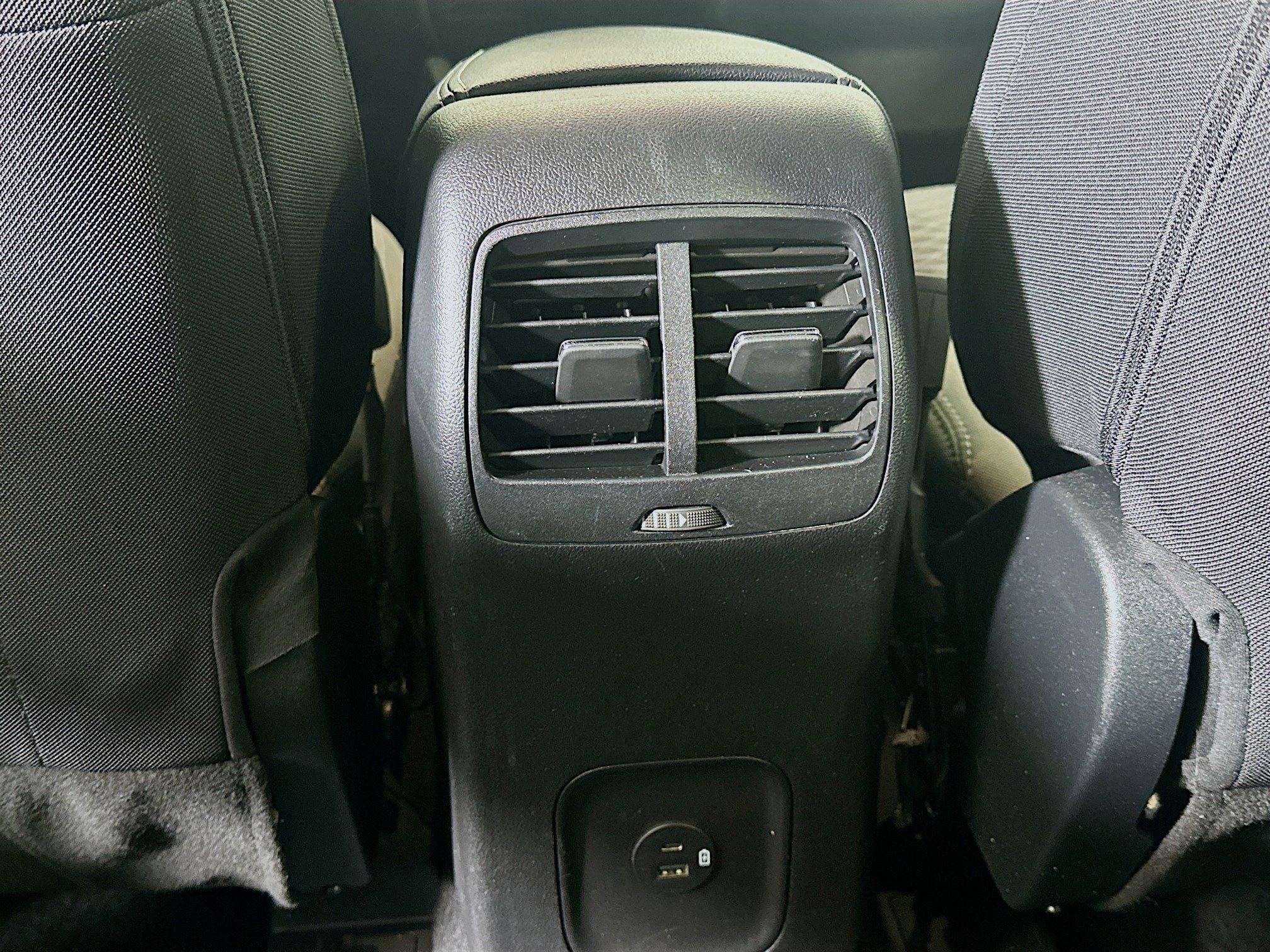 Used 2021 Ford Escape SE w/ SE Sport Appearance Package FWD image 28