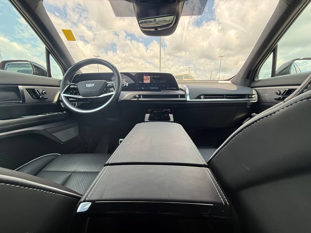 Certified 2026 Cadillac Vistiq Platinum w/ LPO, Floor Liner Package AWD/4WD image 25