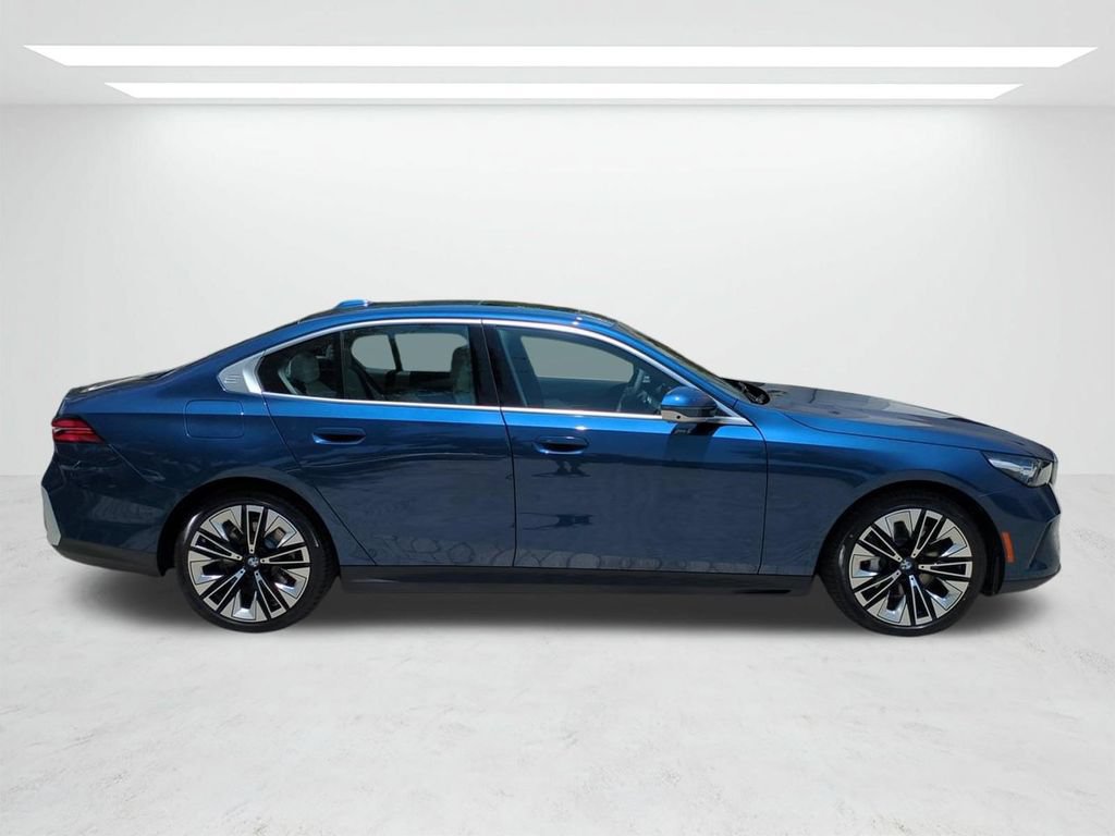 New 2027 BMW 530i w/ Premium Package RWD image 3