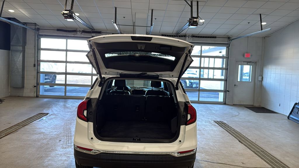 Used 2022 GMC Terrain SLT w/ Infotainment Package II image 16
