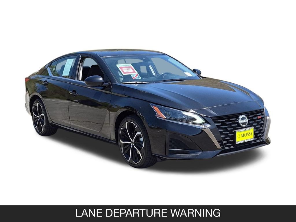 Used 2025 Nissan Altima 2.5 SR FWD image 2