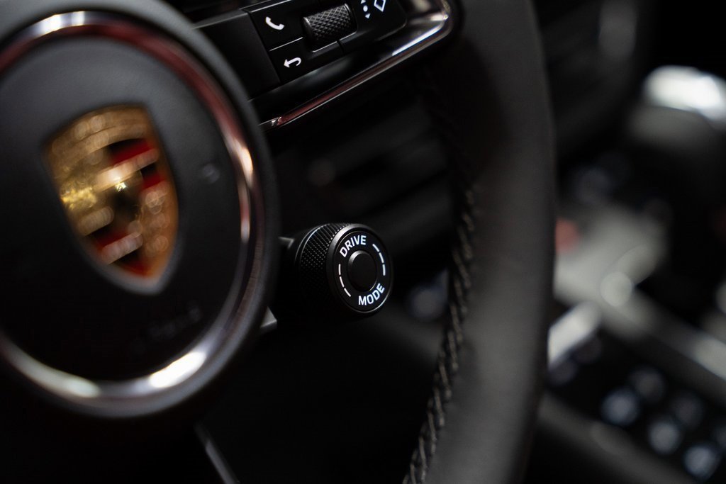 Certified 2024 Porsche Macan image 13