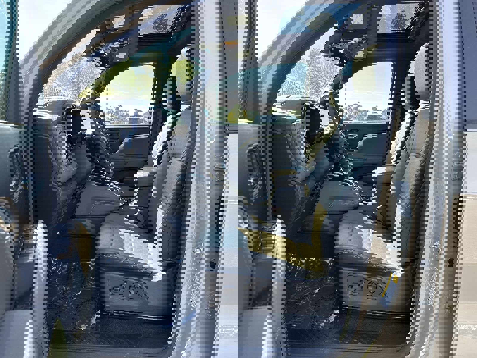 Used 2023 Chevrolet Colorado ZR2 w/ ZR2 Convenience Package III image 16