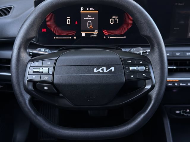 Used 2025 Kia K4 FWD image 12
