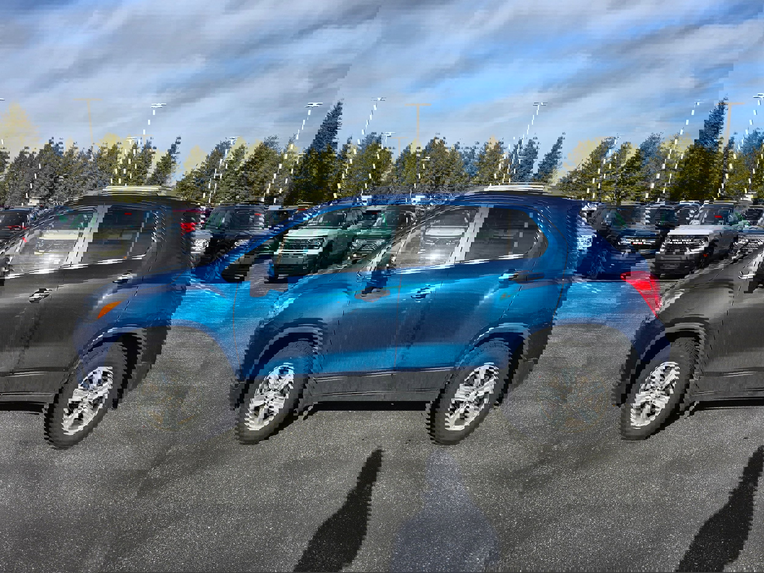 Used 2019 Chevrolet Trax LT w/ LT Convenience Package image 2