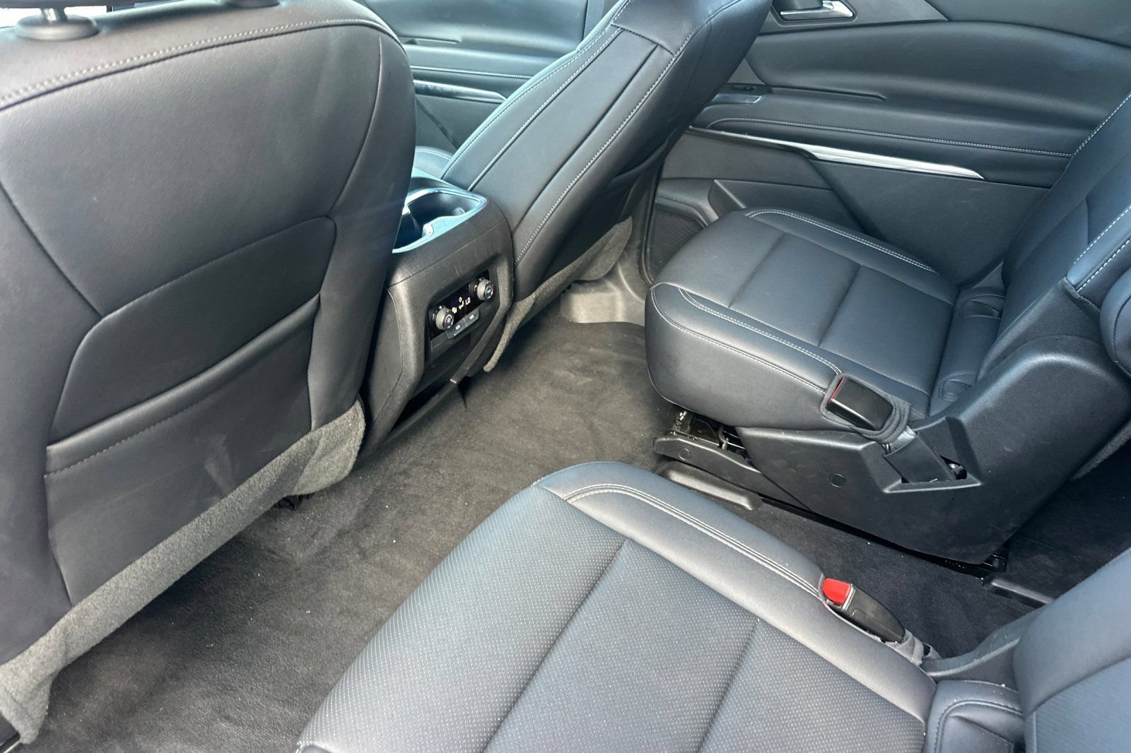 Used 2025 Chevrolet Traverse LT AWD/4WD image 14