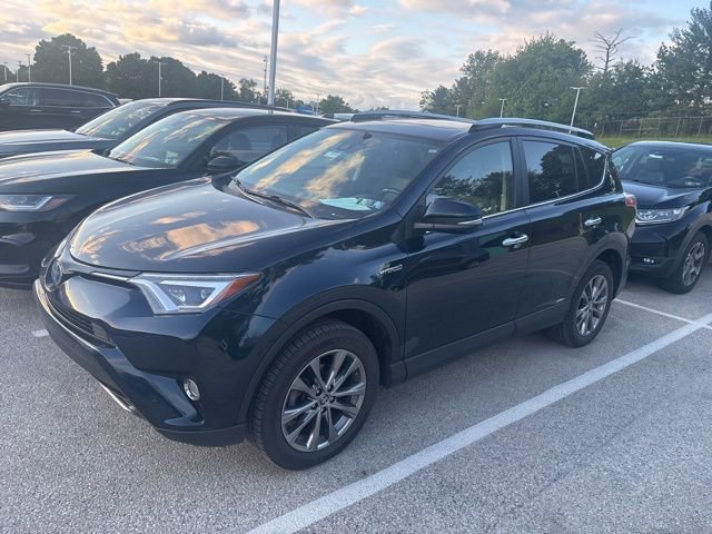 Used 2018 Toyota RAV4 Limited AWD/4WD image 2